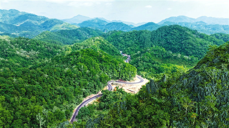 环热带雨林国家公园旅游公路通车